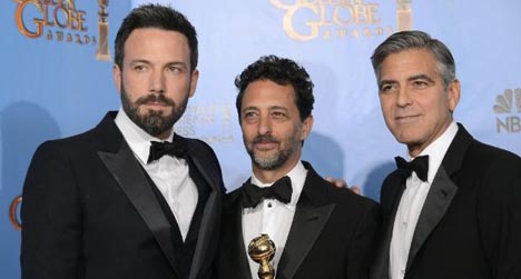 Ben Affleck (diretor), com Grant Heslov e George Clooney (produtores), são os responsáveis por Argo.